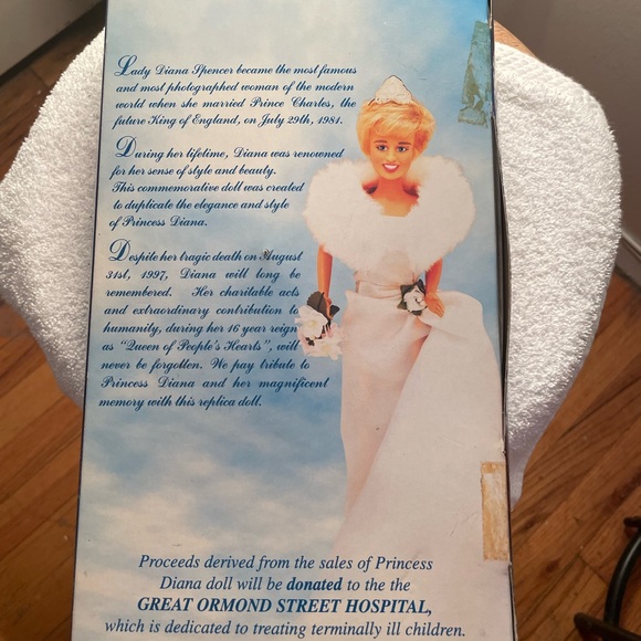 Diana Princess of Wales Doll - Picture 10 of 10